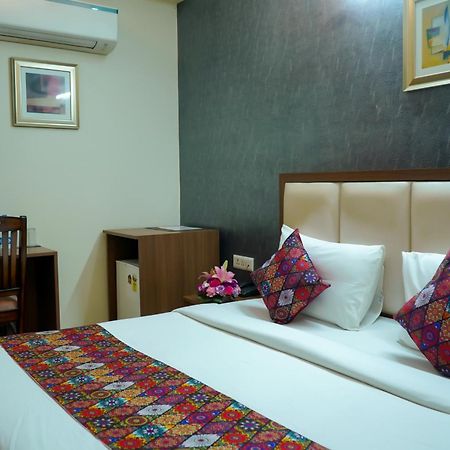 Hotel The Luxe 18 - Golf Course Road غورغاون المظهر الخارجي الصورة