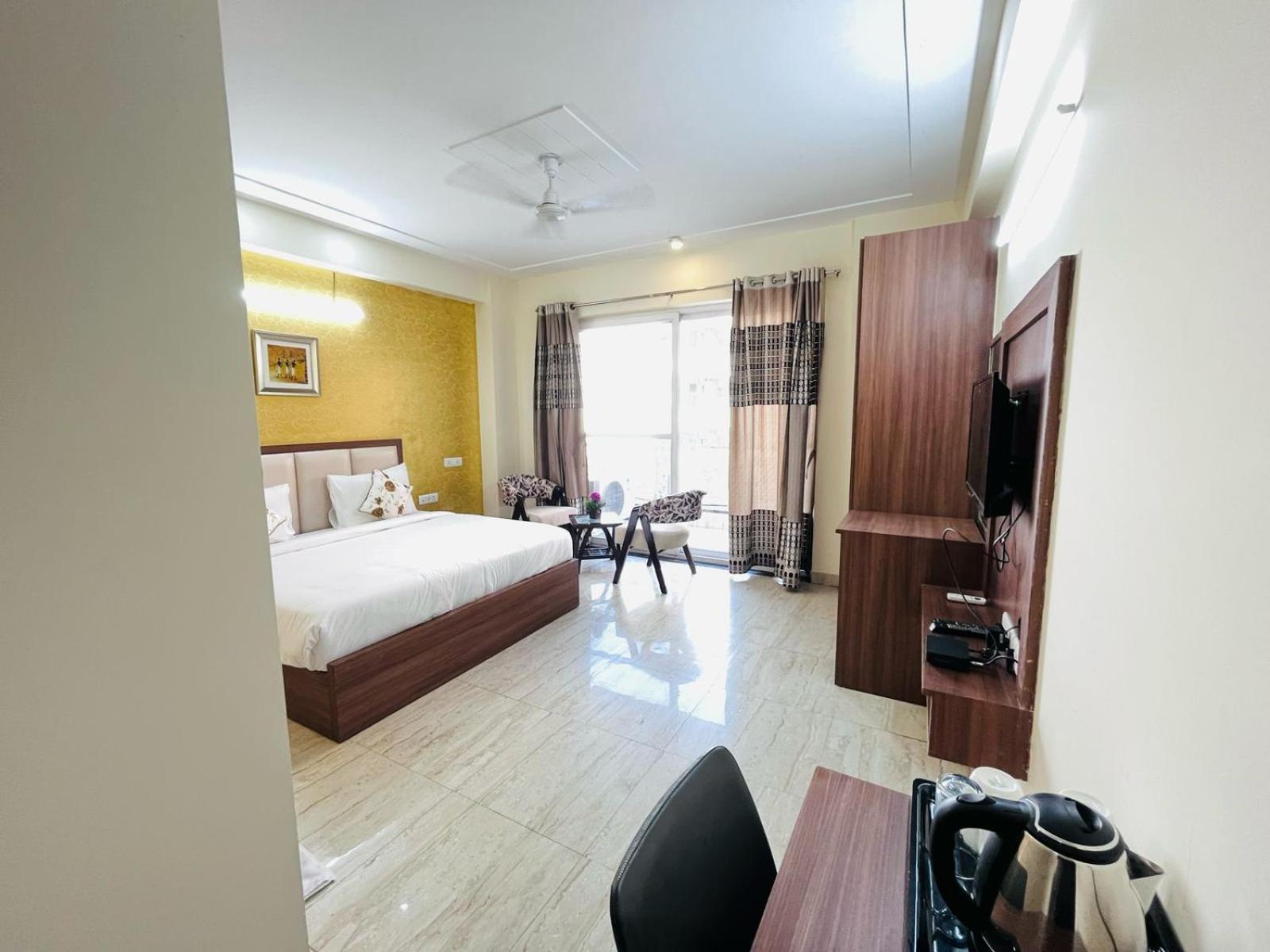 Hotel The Luxe 18 - Golf Course Road غورغاون المظهر الخارجي الصورة