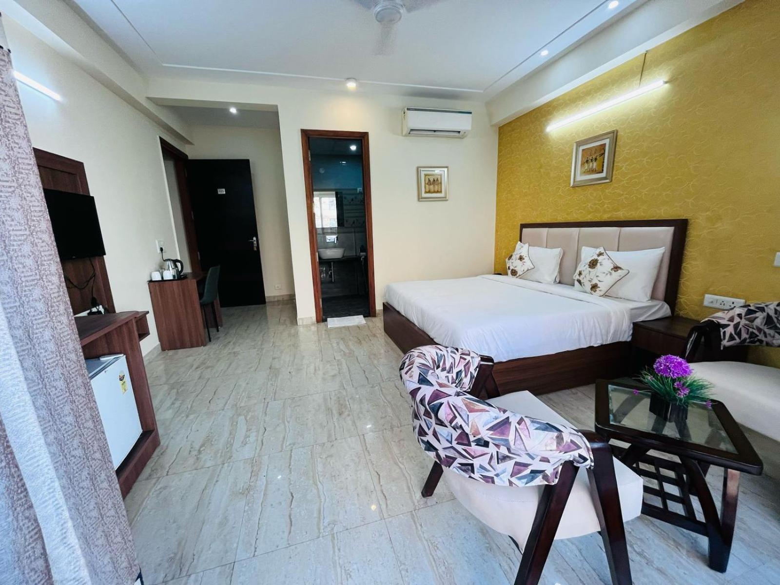 Hotel The Luxe 18 - Golf Course Road غورغاون المظهر الخارجي الصورة