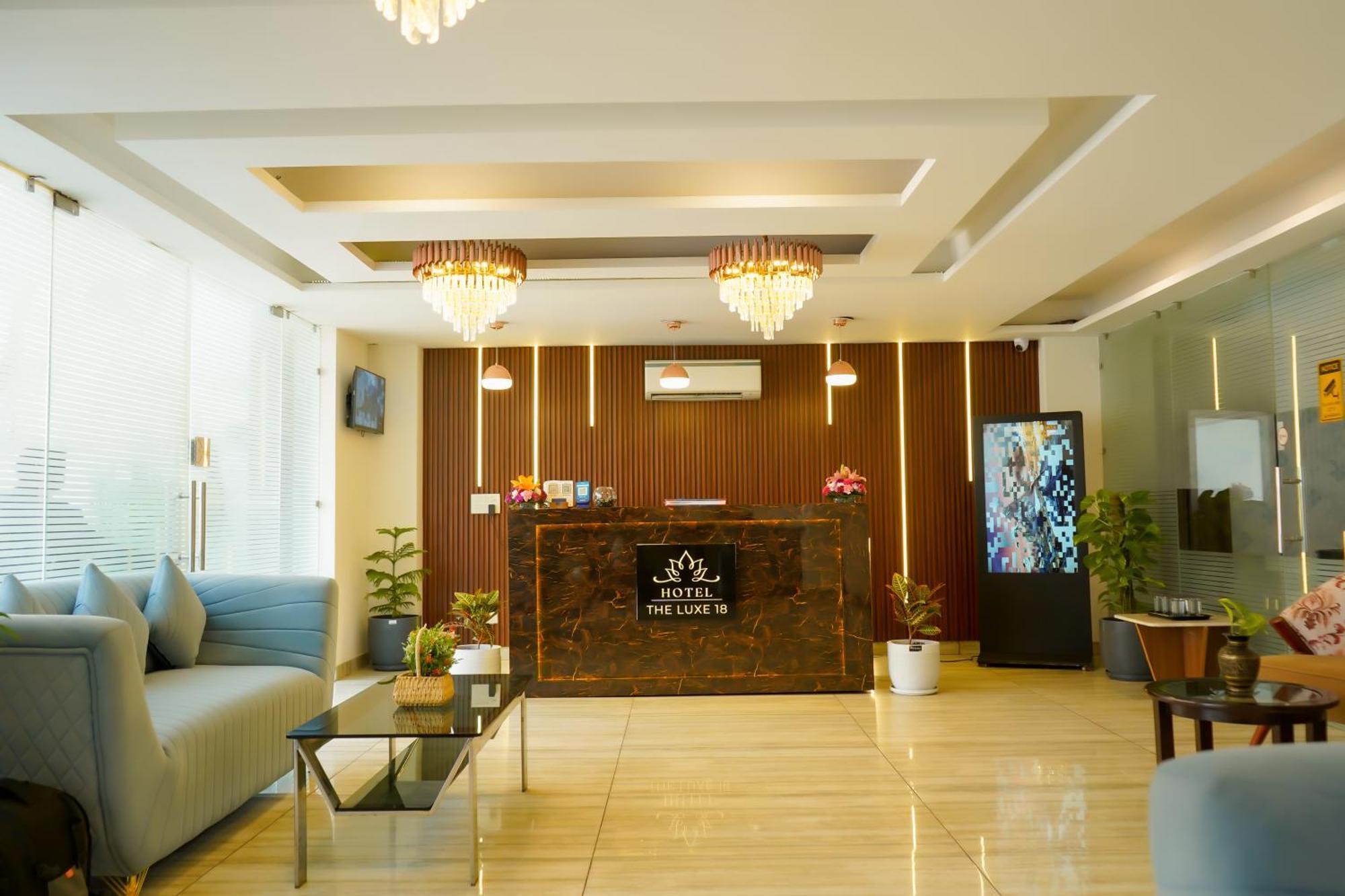 Hotel The Luxe 18 - Golf Course Road غورغاون المظهر الخارجي الصورة