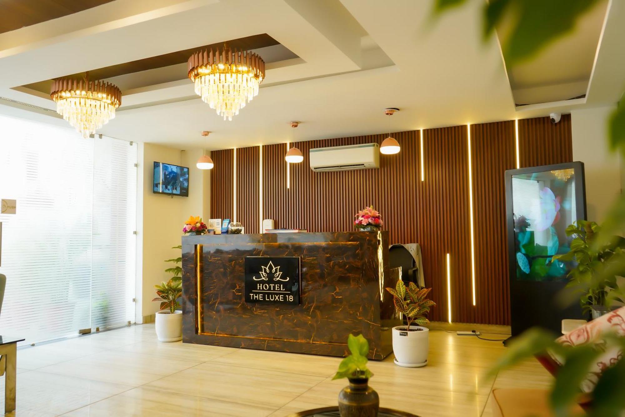 Hotel The Luxe 18 - Golf Course Road غورغاون المظهر الخارجي الصورة