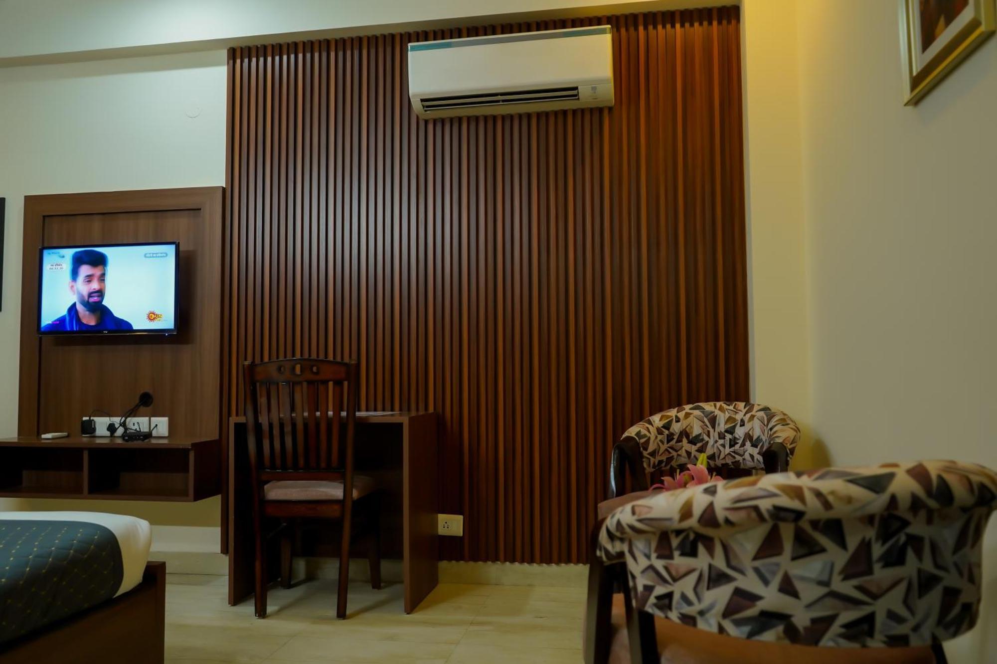 Hotel The Luxe 18 - Golf Course Road غورغاون المظهر الخارجي الصورة