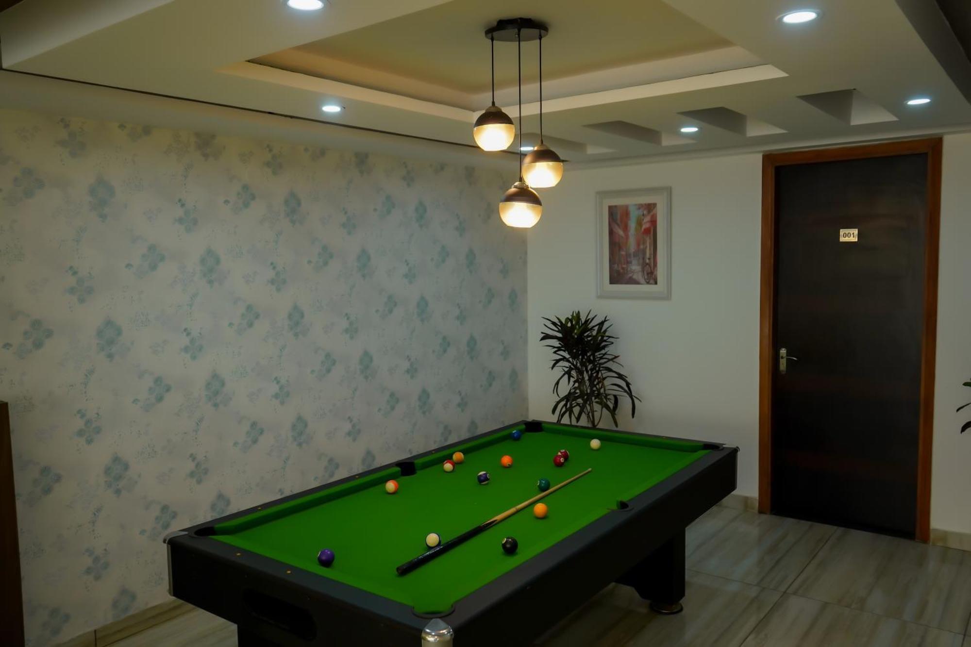 Hotel The Luxe 18 - Golf Course Road غورغاون المظهر الخارجي الصورة