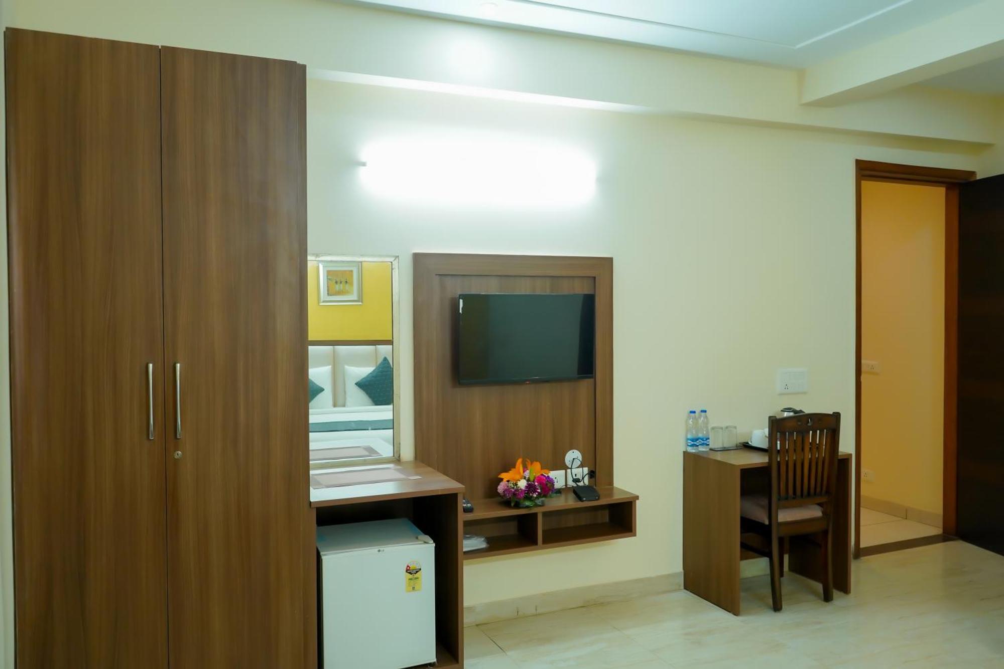 Hotel The Luxe 18 - Golf Course Road غورغاون المظهر الخارجي الصورة