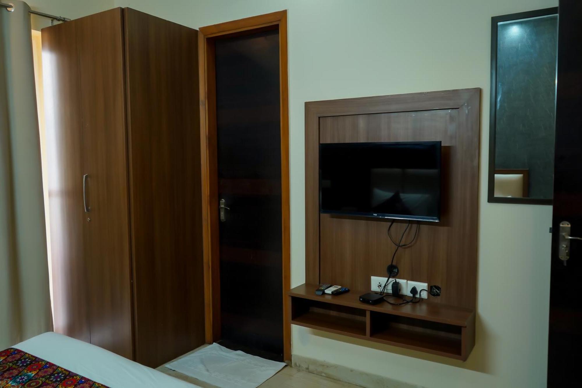 Hotel The Luxe 18 - Golf Course Road غورغاون المظهر الخارجي الصورة