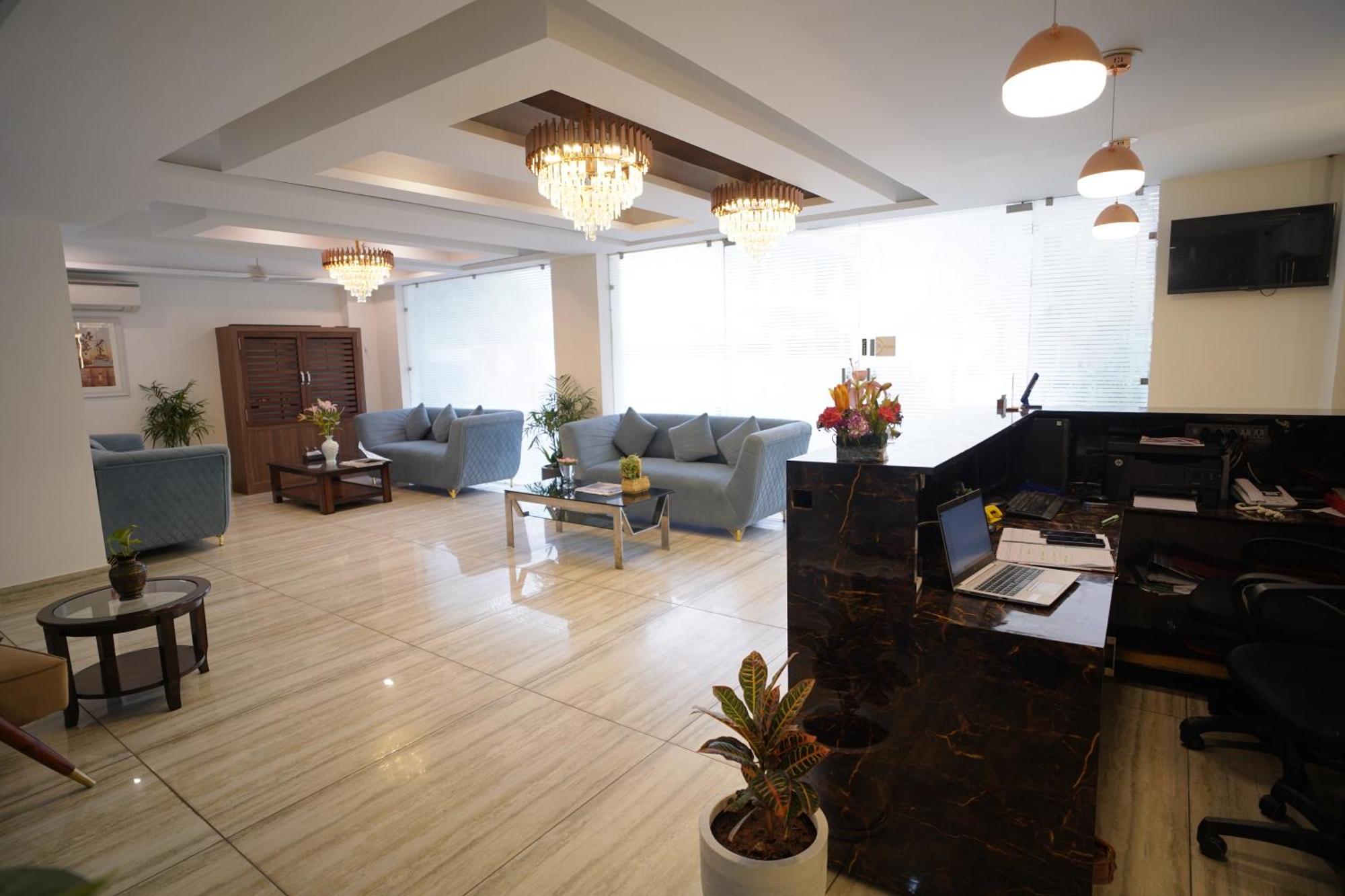Hotel The Luxe 18 - Golf Course Road غورغاون المظهر الخارجي الصورة