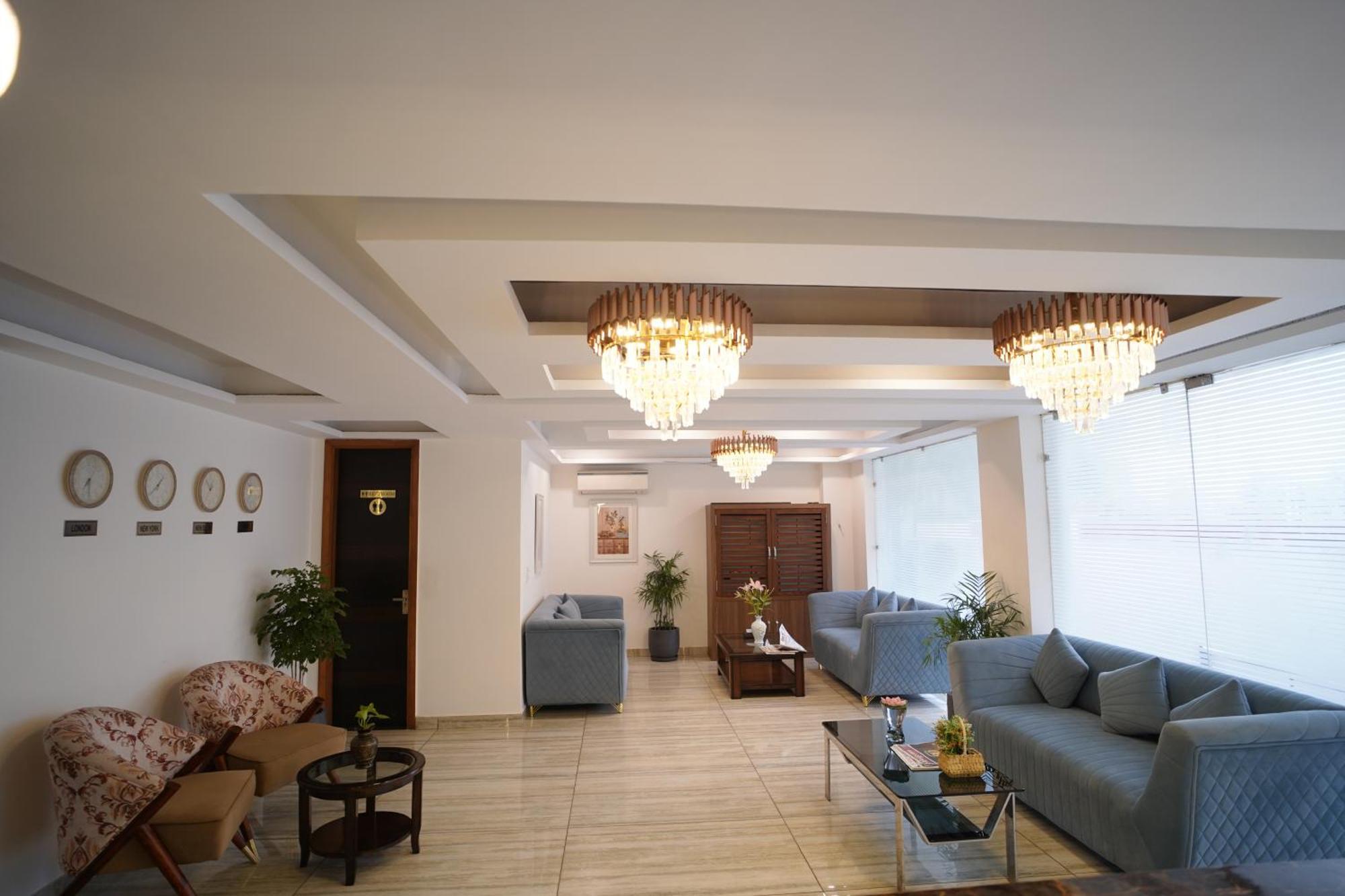 Hotel The Luxe 18 - Golf Course Road غورغاون المظهر الخارجي الصورة